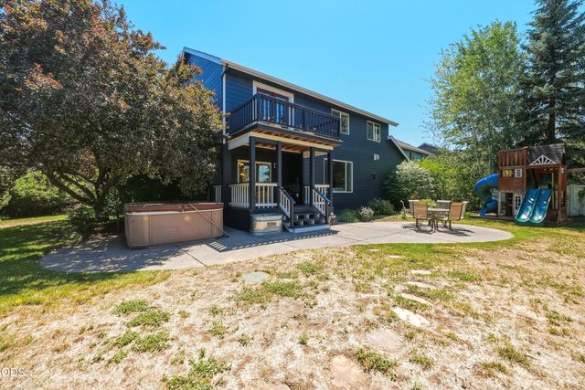 2048 NE Cradle Mountain Way, Bend, OR 97701