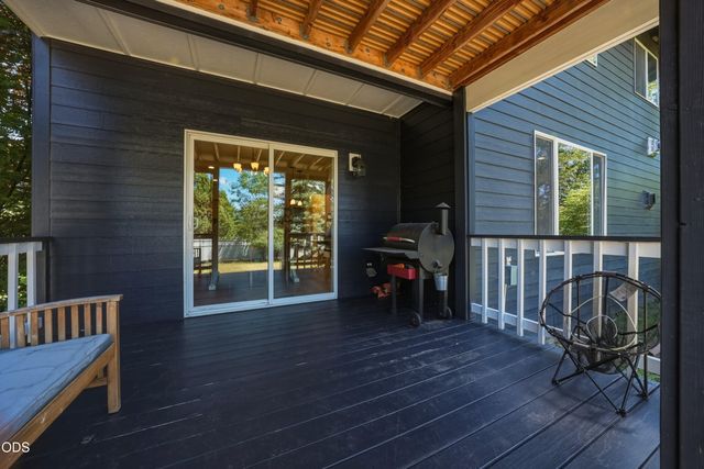 2048 NE Cradle Mountain Way, Bend, OR 97701