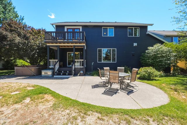 2048 NE Cradle Mountain Way, Bend, OR 97701