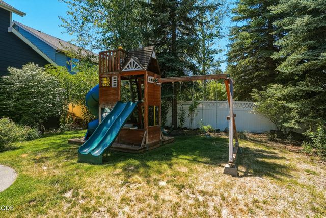 2048 NE Cradle Mountain Way, Bend, OR 97701
