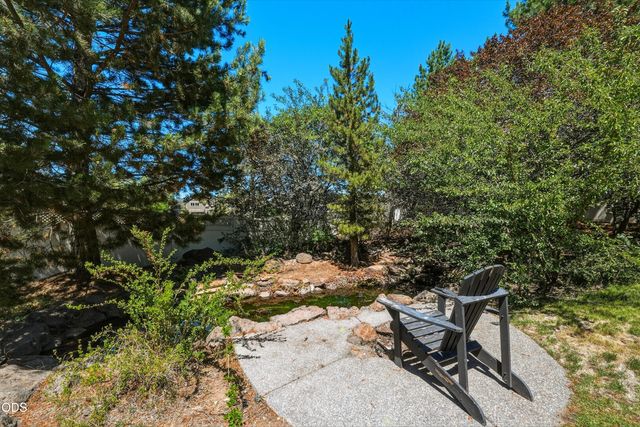 2048 NE Cradle Mountain Way, Bend, OR 97701