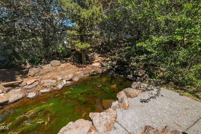 2048 NE Cradle Mountain Way, Bend, OR 97701