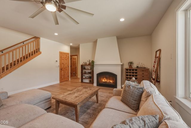 2048 NE Cradle Mountain Way, Bend, OR 97701