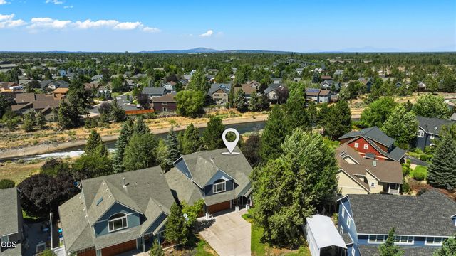 2048 NE Cradle Mountain Way, Bend, OR 97701