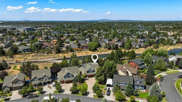 2048 NE Cradle Mountain Way, Bend, OR 97701