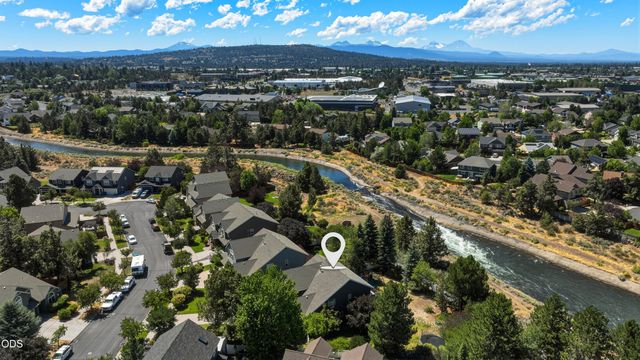 2048 NE Cradle Mountain Way, Bend, OR 97701
