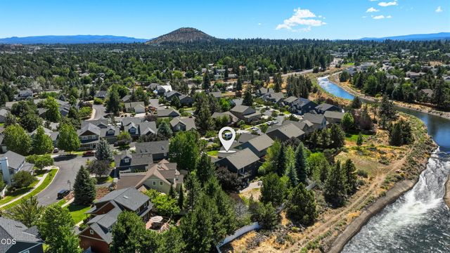 2048 NE Cradle Mountain Way, Bend, OR 97701