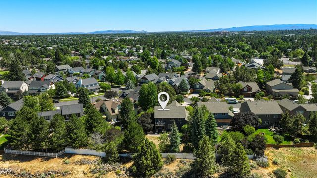 2048 NE Cradle Mountain Way, Bend, OR 97701