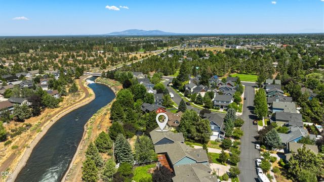 2048 NE Cradle Mountain Way, Bend, OR 97701