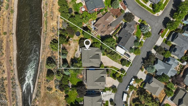 2048 NE Cradle Mountain Way, Bend, OR 97701