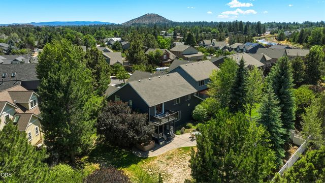 2048 NE Cradle Mountain Way, Bend, OR 97701
