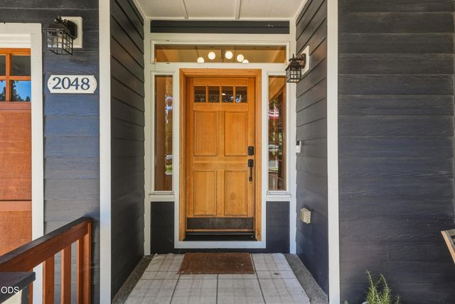 2048 NE Cradle Mountain Way, Bend, OR 97701