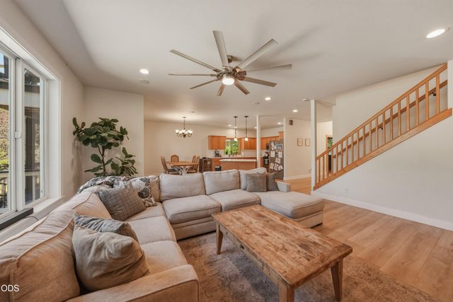 2048 NE Cradle Mountain Way, Bend, OR 97701