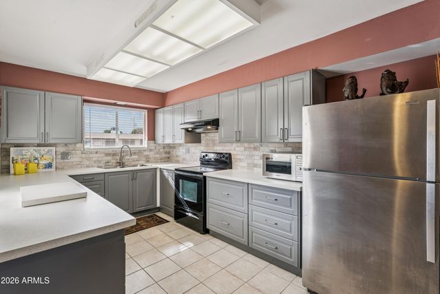 11012 W ABBOTT Avenue, Sun City, AZ 85351