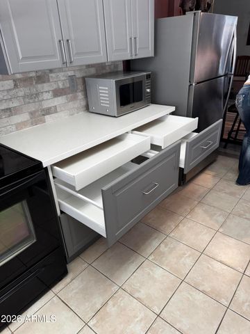 11012 W ABBOTT Avenue, Sun City, AZ 85351