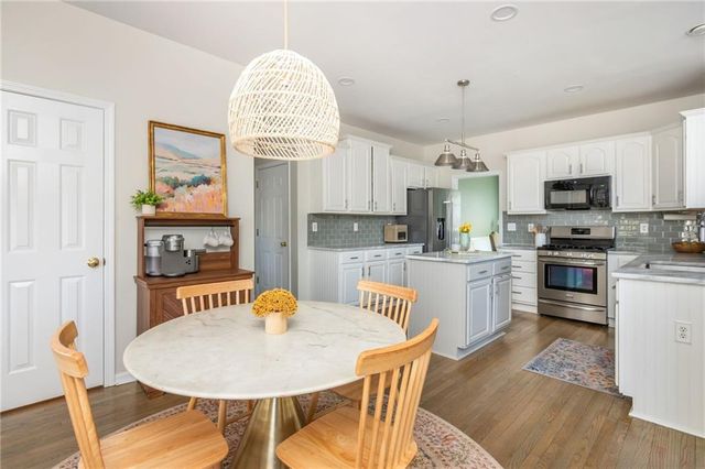 210 Glenhaven Way, Woodstock, GA 30188