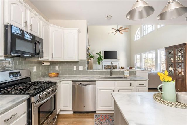 210 Glenhaven Way, Woodstock, GA 30188