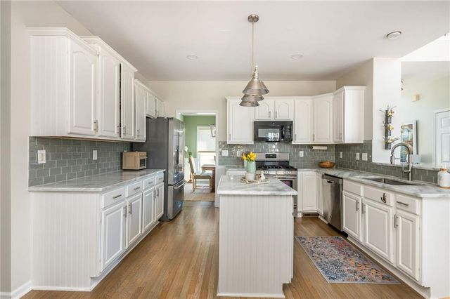 210 Glenhaven Way, Woodstock, GA 30188