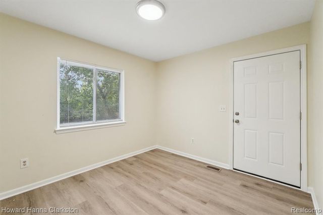 73 Poplar Avenue, Pontiac, MI 48342