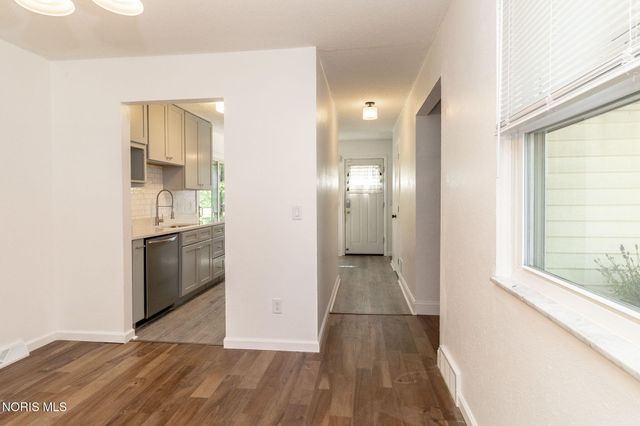 28570 Simmons Road, Perrysburg, OH 43551