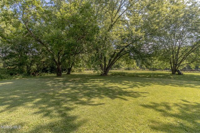 28570 Simmons Road, Perrysburg, OH 43551