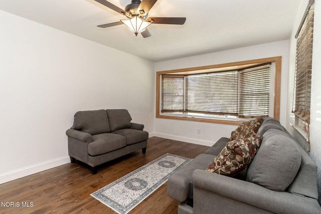 28570 Simmons Road, Perrysburg, OH 43551