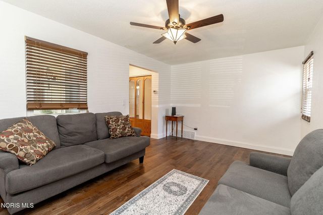 28570 Simmons Road, Perrysburg, OH 43551