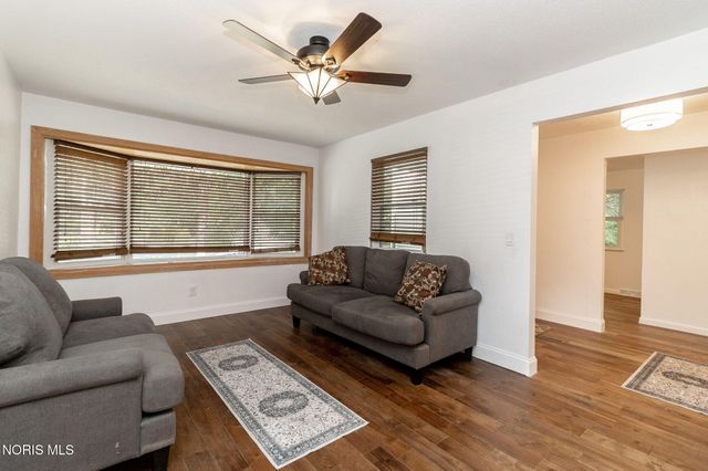 28570 Simmons Road, Perrysburg, OH 43551