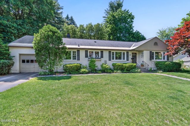 6 Foxhall Drive, Saratoga Springs, NY 12866