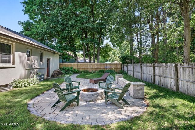 6 Foxhall Drive, Saratoga Springs, NY 12866