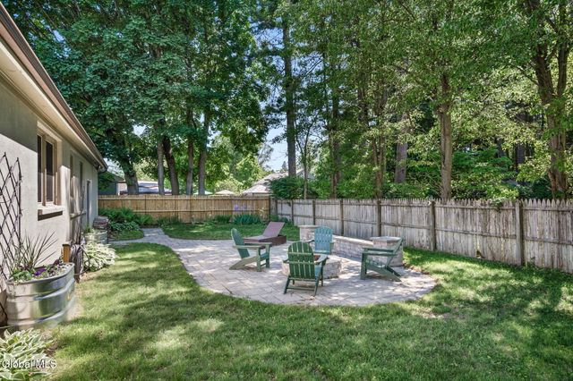 6 Foxhall Drive, Saratoga Springs, NY 12866