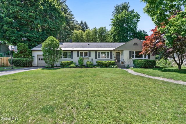 6 Foxhall Drive, Saratoga Springs, NY 12866