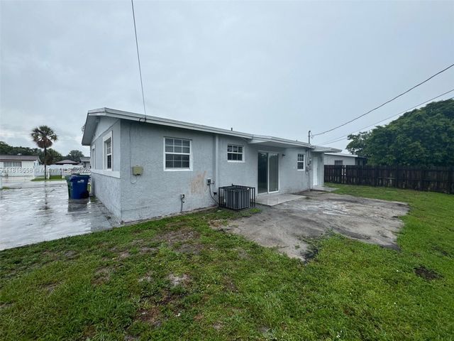 2560 NW 206th St, Miami Gardens, FL 33056