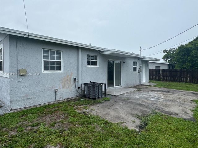 2560 NW 206th St, Miami Gardens, FL 33056