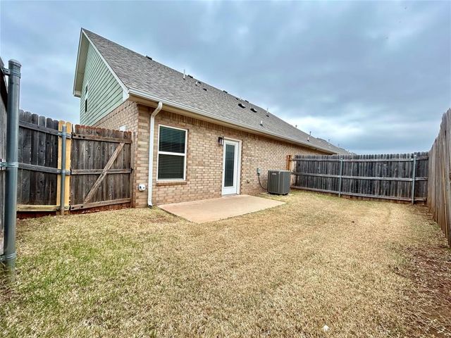 2188 Camino Del Plaza Lane, Edmond, OK 73013
