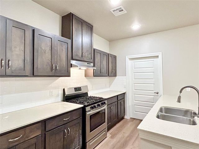 2188 Camino Del Plaza Lane, Edmond, OK 73013