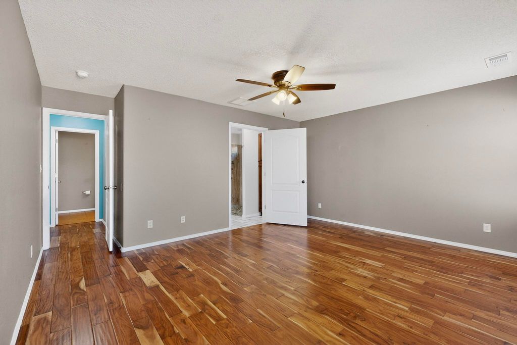 Image 14 of property listing at 3330 Campfire Street SW, Los Lunas, NM 87031