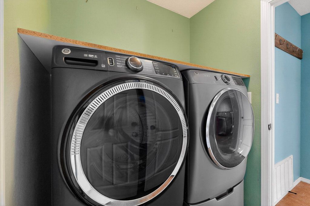 Image 20 of property listing at 3330 Campfire Street SW, Los Lunas, NM 87031