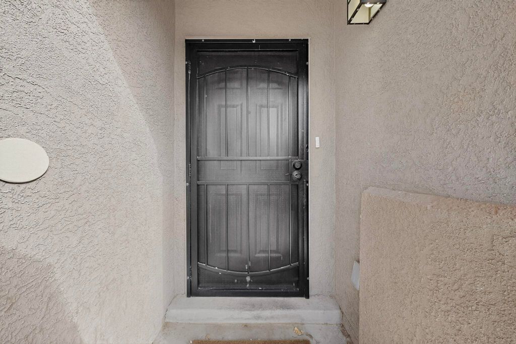 Image 4 of property listing at 3330 Campfire Street SW, Los Lunas, NM 87031