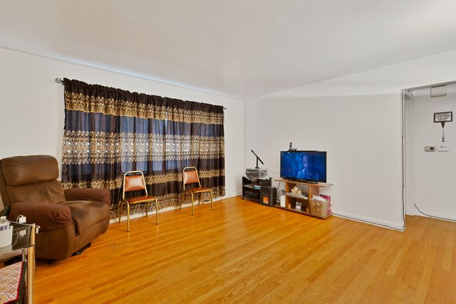 5950 W SCHUBERT Avenue, Chicago, IL 60639
