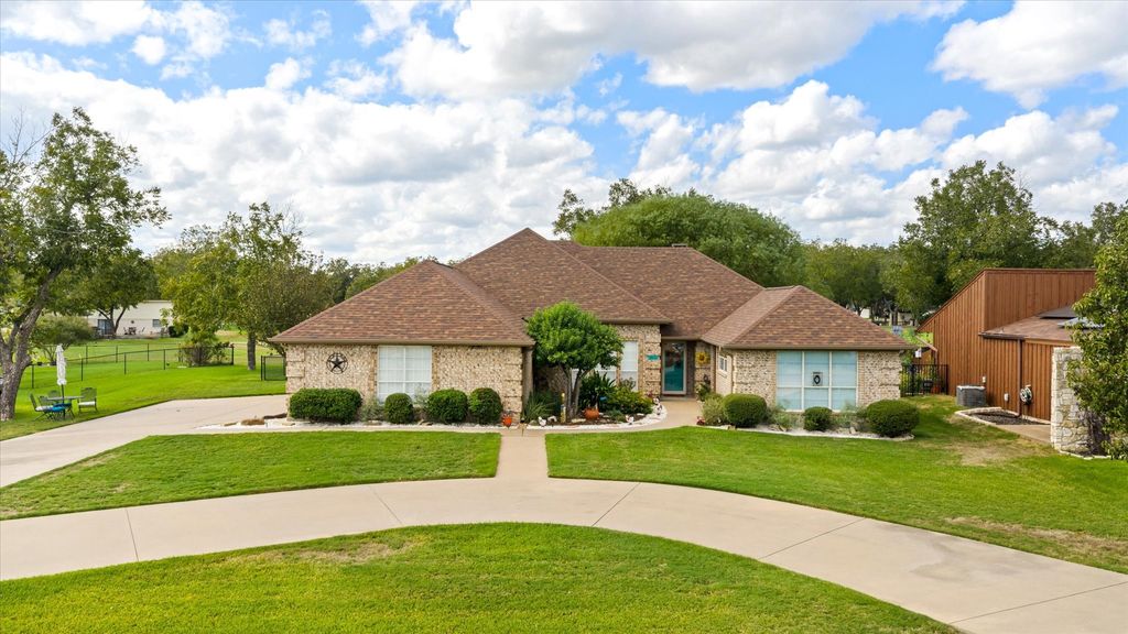 9004 Woodlawn Drive, Granbury, TX 76049 — exterior