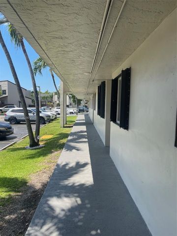 10290 NW 9th St Circle 113, Miami, FL 33172
