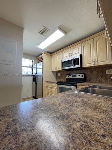 10290 NW 9th St Circle 113, Miami, FL 33172