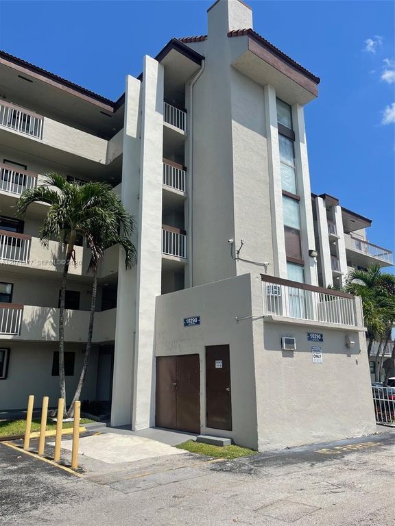 10290 NW 9th St Circle 113, Miami, FL 33172