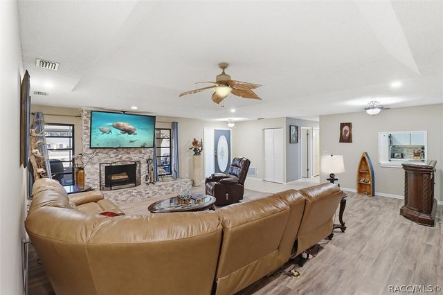 59 Cypress Boulevard W, Homosassa, FL 34446