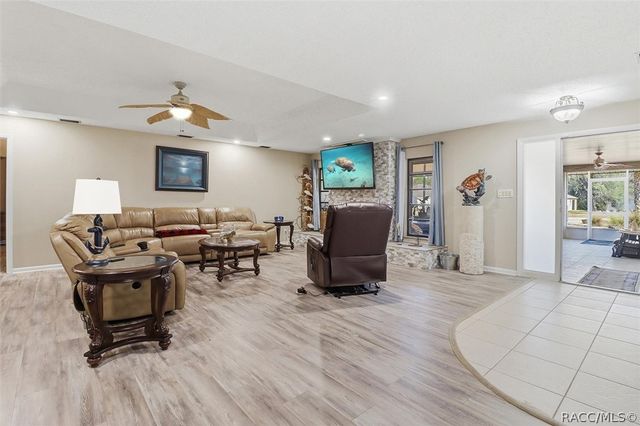 59 Cypress Boulevard W, Homosassa, FL 34446