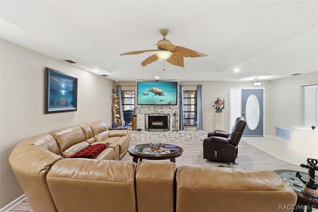 59 Cypress Boulevard W, Homosassa, FL 34446