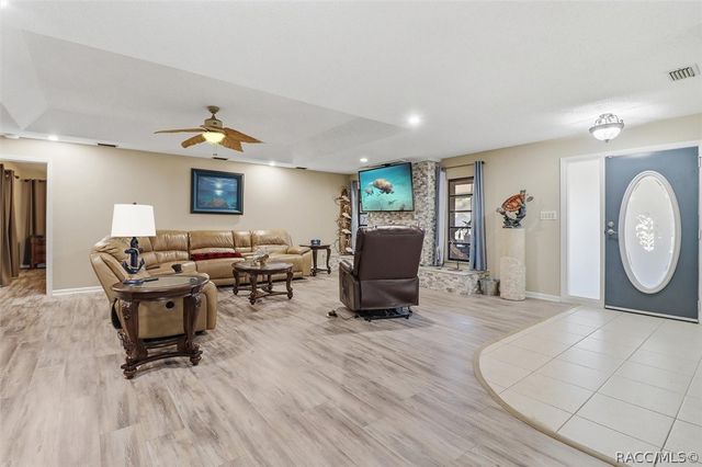 59 Cypress Boulevard W, Homosassa, FL 34446