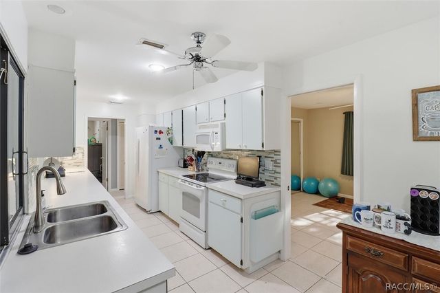 59 Cypress Boulevard W, Homosassa, FL 34446