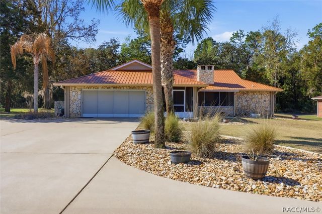 59 Cypress Boulevard W, Homosassa, FL 34446